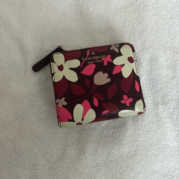 Kate Spade Small Wallet EUC floral maroon deep red white pink - Picture 1 of 8